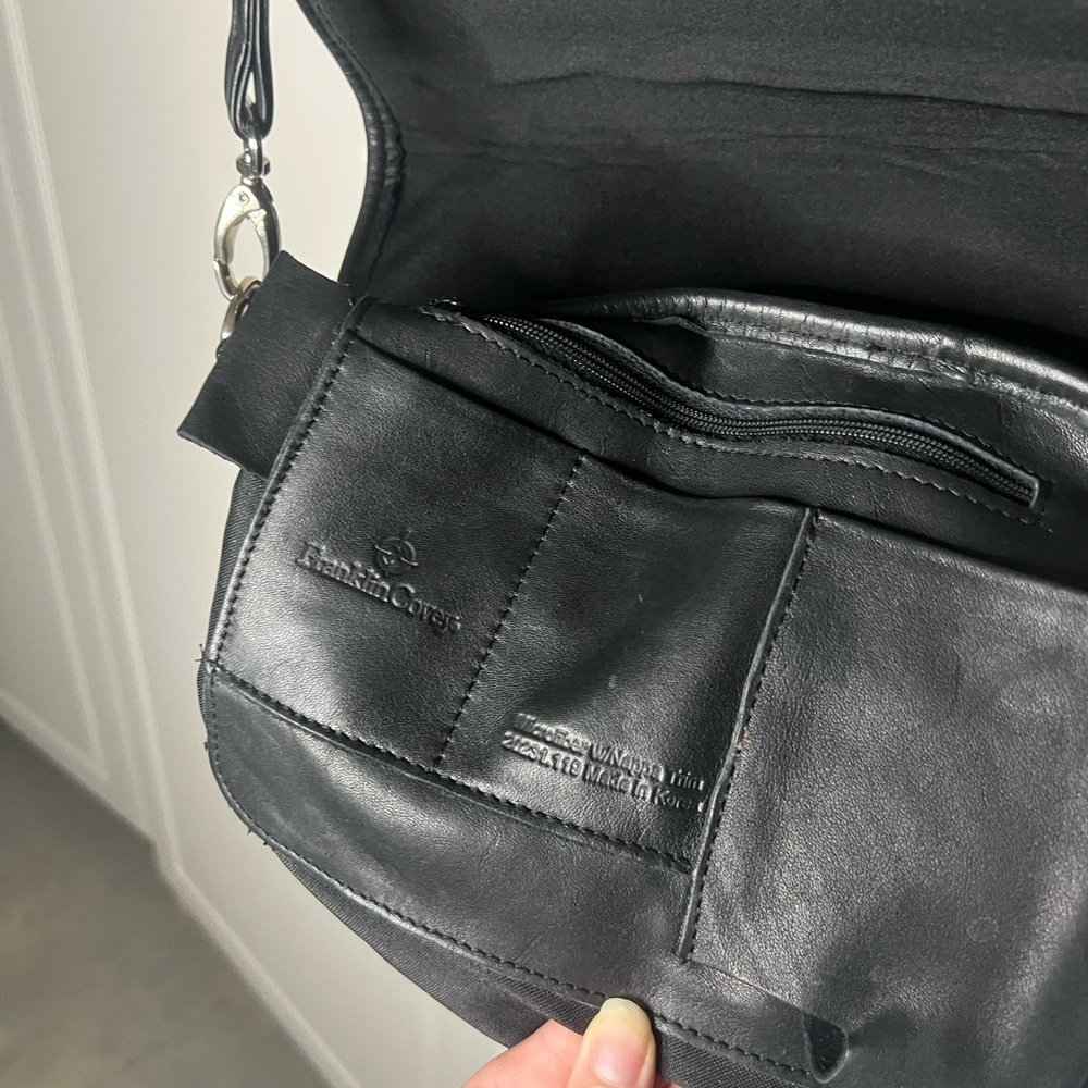 Franklin Covey Microfiber Napa Leather Shoulder Bag - Picture 8 of 10